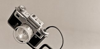 Vintage camera gear turned into unique desk lamps by YStudio Vintage camera gear turned into unique desk lamps by Studio – upcycleDZINE