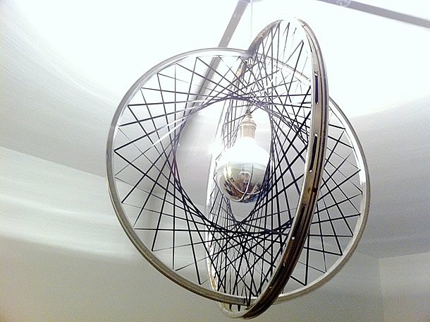 DIY: upcycle bicycle rims into Boole pendant light by Relevé Design – upcycleDZINE
