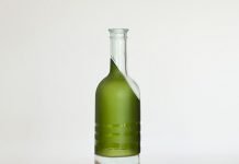 Pure-Bottle: three piece table set out of glass by Lucirmás Pure-Bottle: three piece table set out of glass by Lucirmás – upcycleDZINE