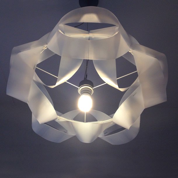 MilkChain: lampshade from milk containers by Gilbert de Rooij – upcycleDZINE