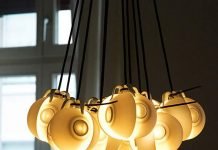 Elegant Porcelain cup Chandelier by Laura Pregger – upcycleDZINE
