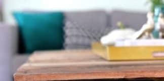 DIY: Pallet Coffee Table by homedit DIY: Pallet Coffee Table by 1001 Pallets – upcycleDZINE