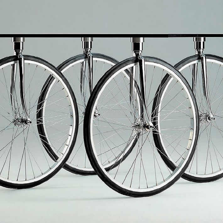 TOUR: table on bicycle wheels by Gae Aulenti – upcycleDZINE