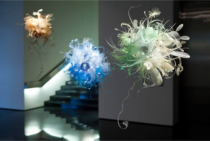 Plastic waste upcycled into art by Aurora Robson – upcycleDZINE