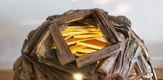 Scrap wood floor lamp by MangoAndMore – upcycleDZINE