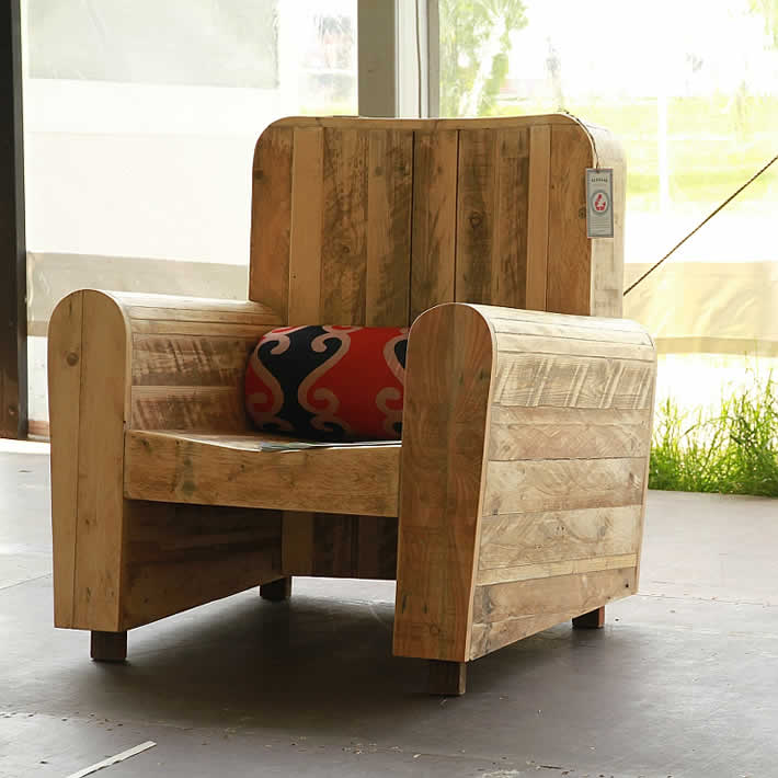Pallet wood armchair collection by RedoLab – upcycleDZINE