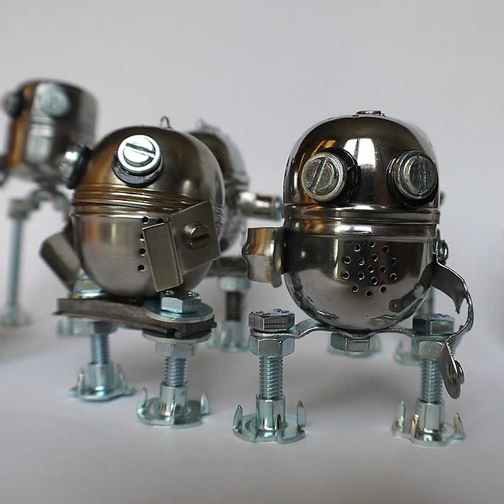 Robot Sculptures out of upcycled waste by Gille Monte Ruici – upcycleDZINE