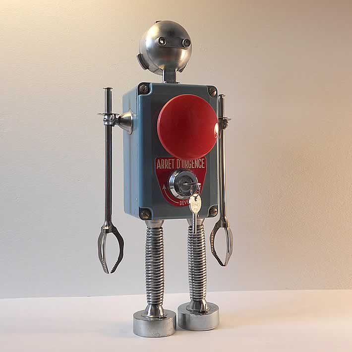 Robot Sculptures out of upcycled waste by Gille Monte Ruici – upcycleDZINE