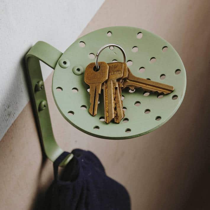 Keys placed on reused Skimmer spoon that functions as key storage by Ideenklette | upcycleDZINE